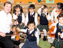 新天际幼儿教育召开2013年度经营管理工作总结暨嘉年华大会